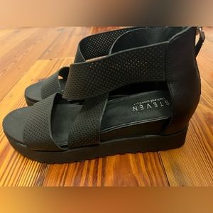 Steve Madden “Steven” natural comfort sandals size 10